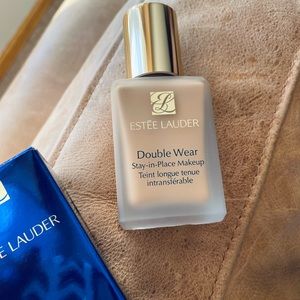 Brand new! Estee Lauder Double Wear Stay in Place Make up- Shell Beige 4N1